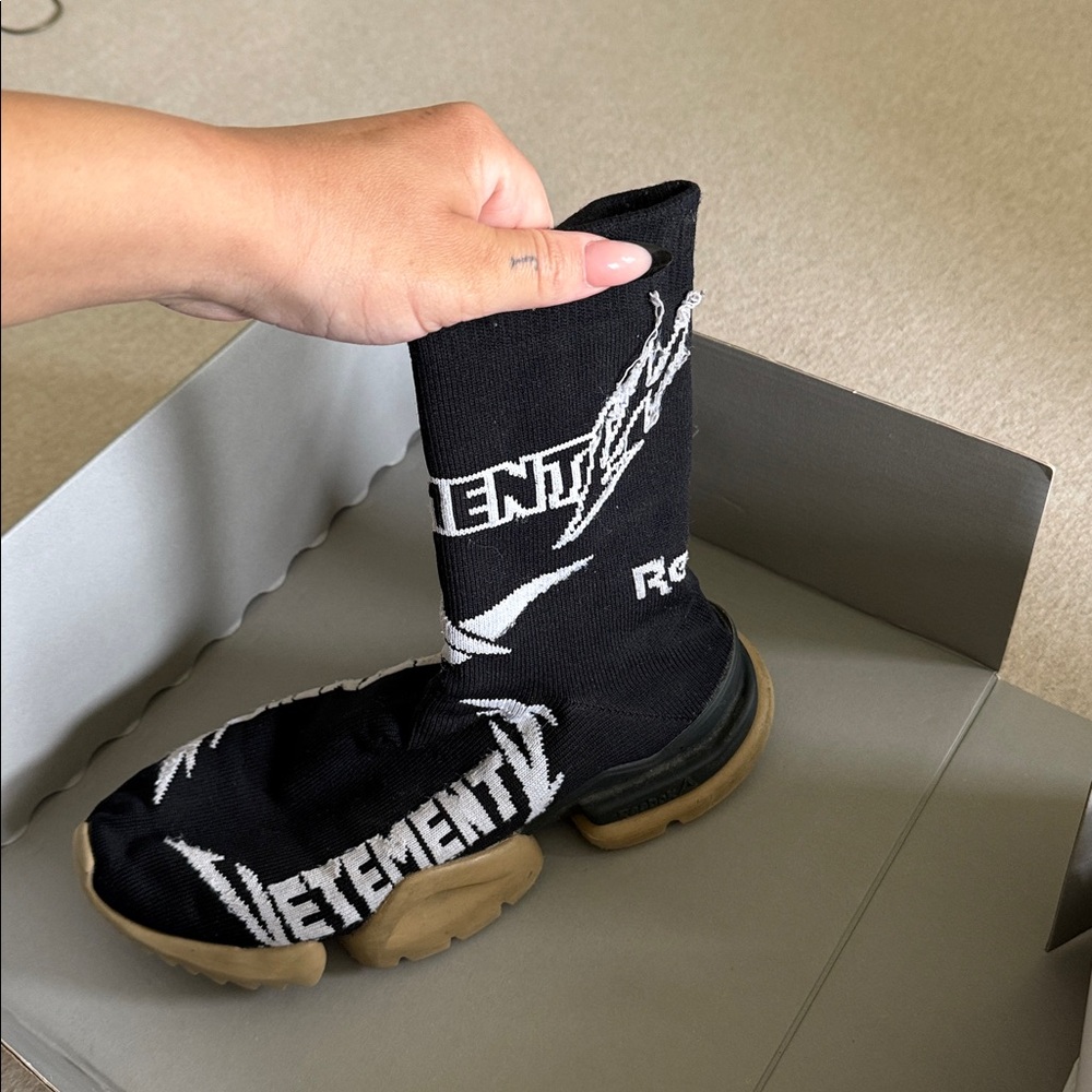 Vetementes x Reebok Sock sneakers - Picture 6 of 9